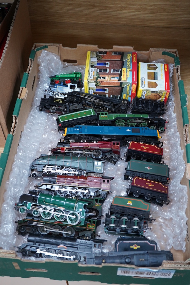 A quantity of 00 gauge model railway by Hornby, Tri-ang, etc. including nineteen locomotives in BR, GWR, LMS, etc. liveries, together with a boxed electrically operated turntable (R070), a terraced house (R8621) and a ga